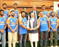 PM मोदी से मिलकर मुंबई रवाना हुई टीम इंडिया