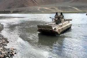 लद्दाख में नदी में फंसा सेना का टैंक,5 जवान बहे 